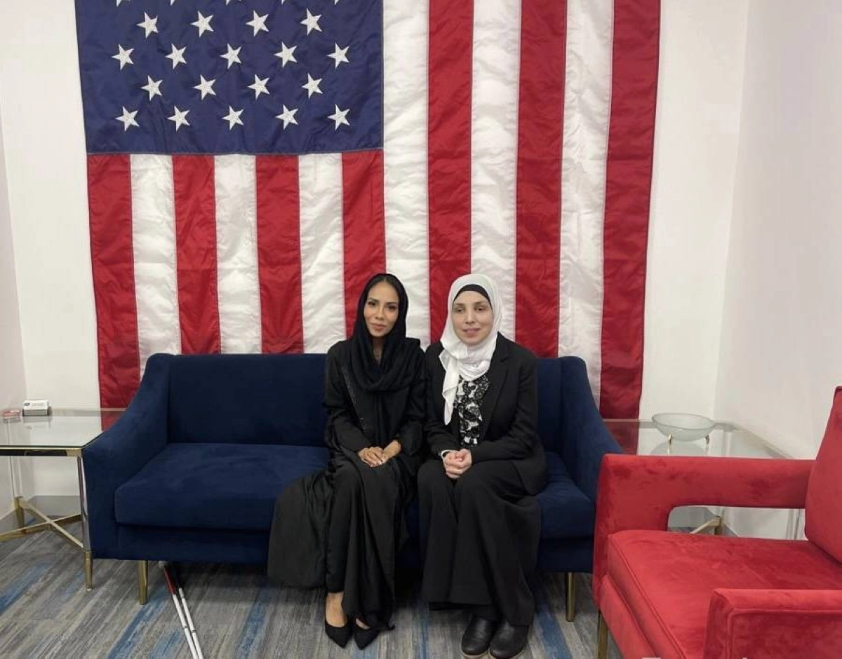 

منقارة لدى زيارتها القنصلية الأمريكية في جدة       (مكة)