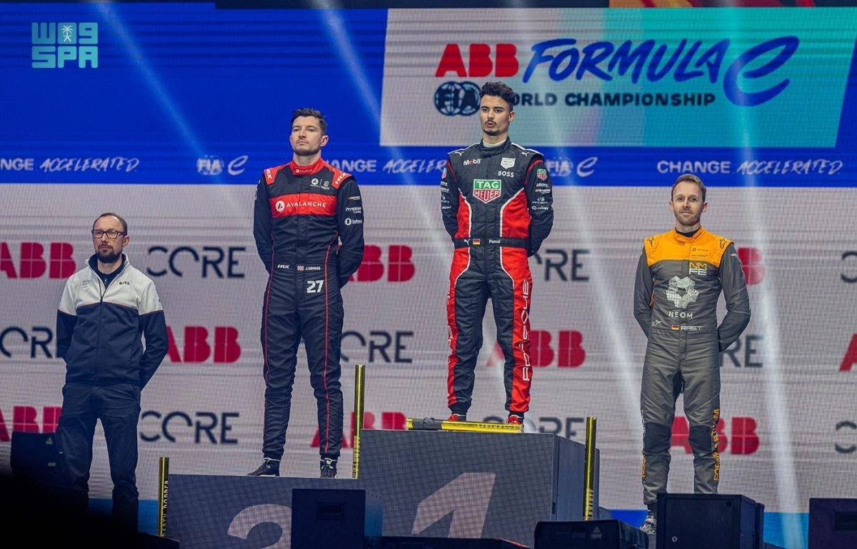 

مشاركون في السباق