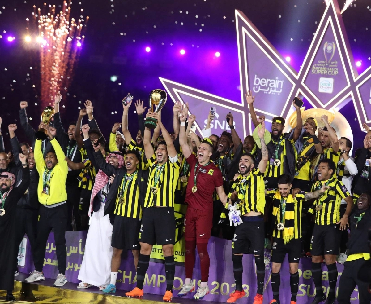 

تتويج الاتحاد بكأس السوبر                                                                                                (نواف الجبني)