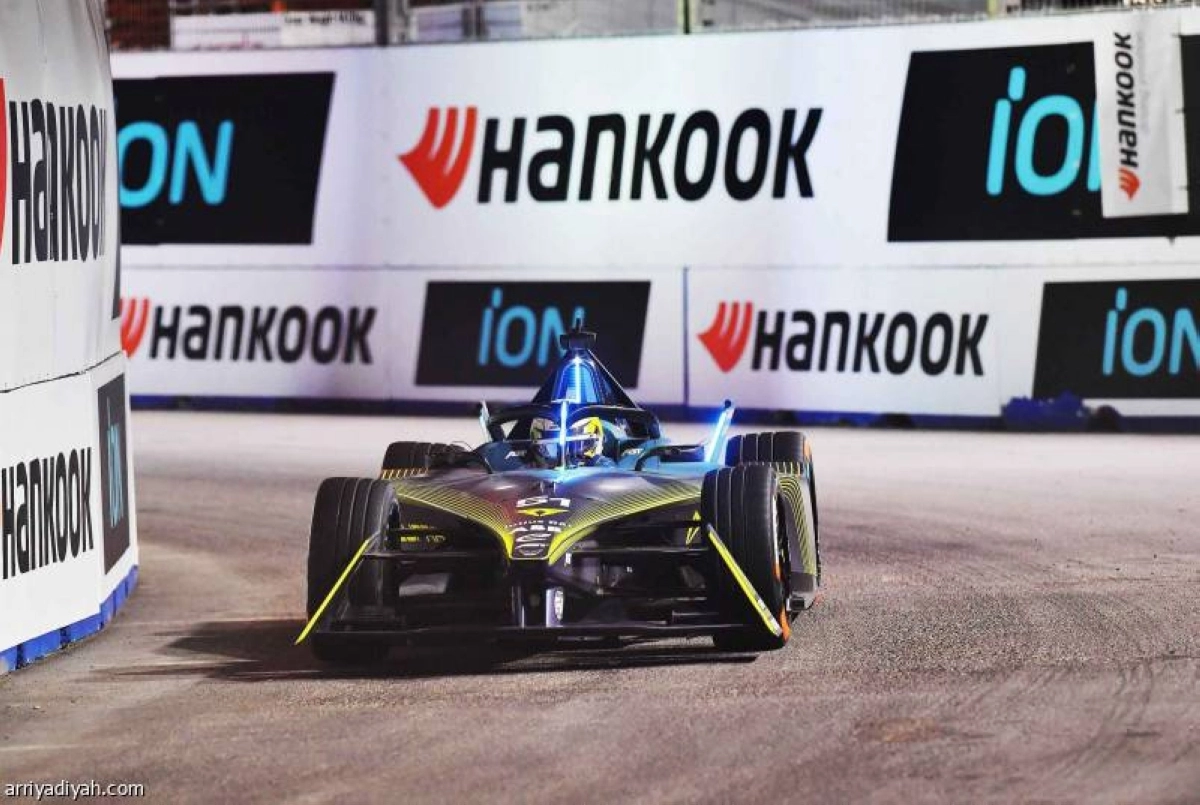 

منافسات فورمولا إي بحلبة الدرعية