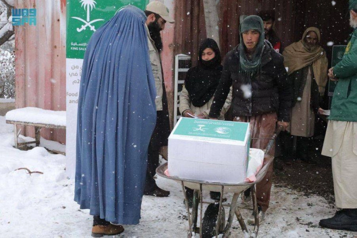 

توزيع السلال السعودية وسط الثلوج في أفغانستان