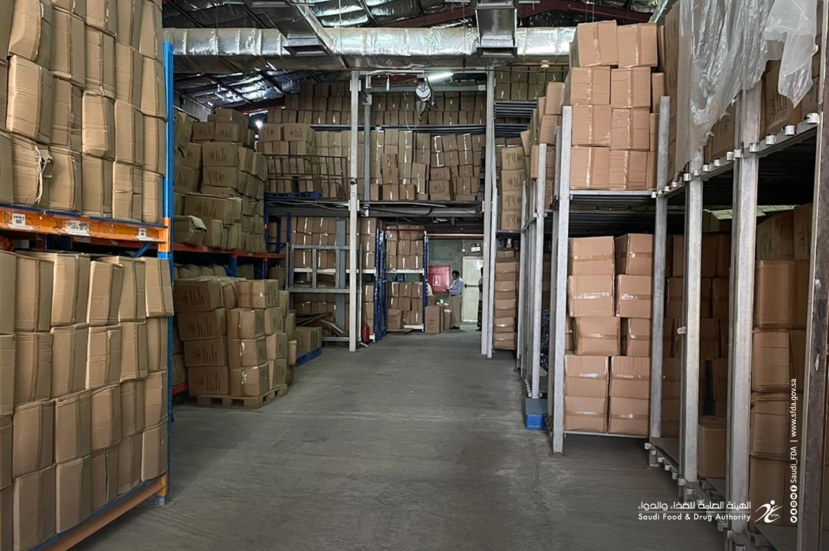 أحد المستودعات المخالفة (مكة)