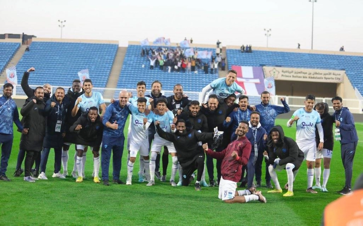 

لاعبو أبها بعد الفوز على الخليج