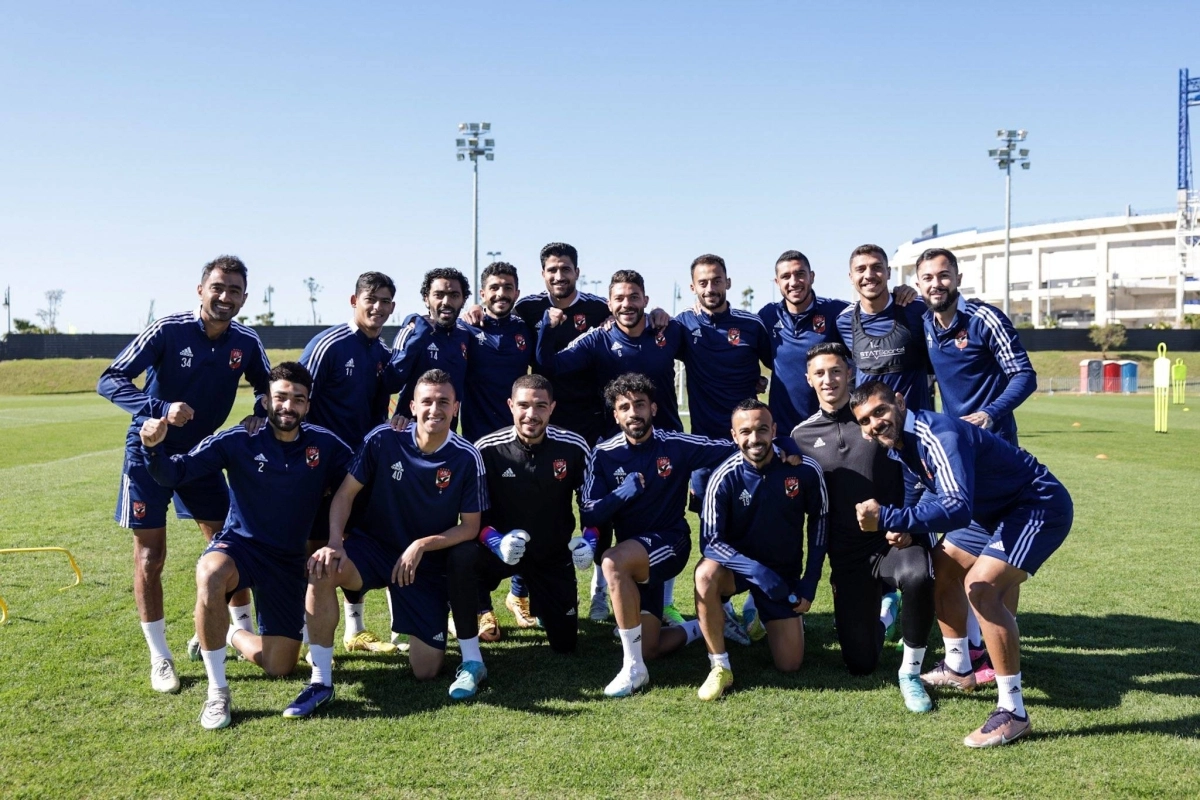 

لاعبو الأهلي المصري قبل التدريبات