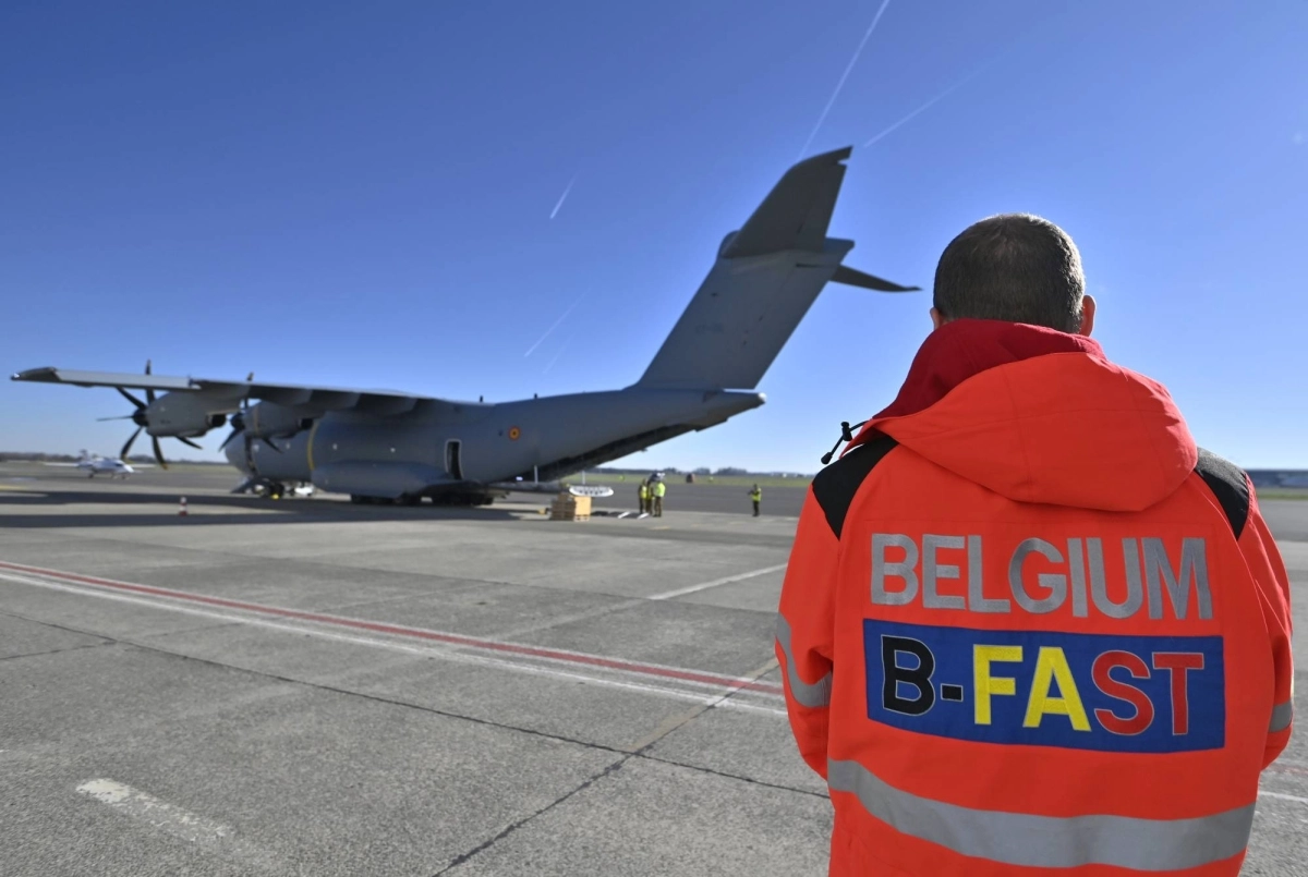 

طائرات المساعدات تصل تركيا           (د ب أ)