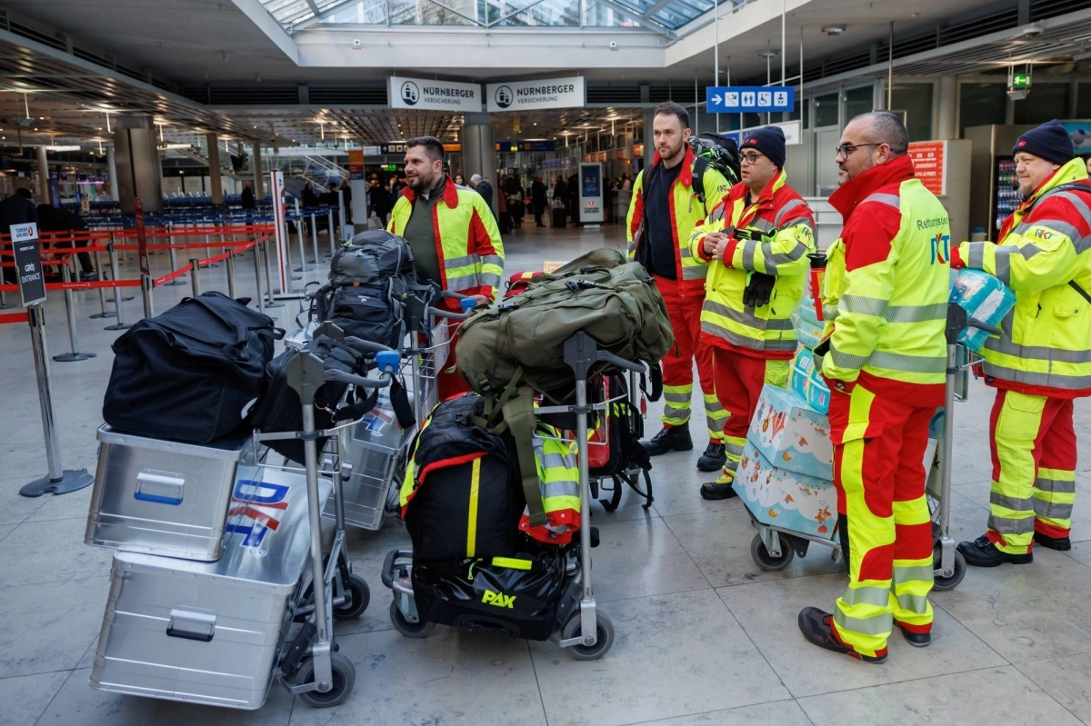 

فرق الإنقاذ في تركيا