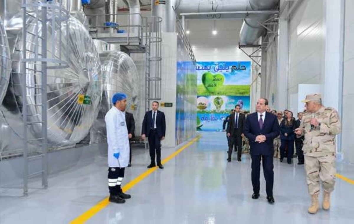 

السيسي يفتتح مجمع الصناعات الغذائية                                            (مكة)