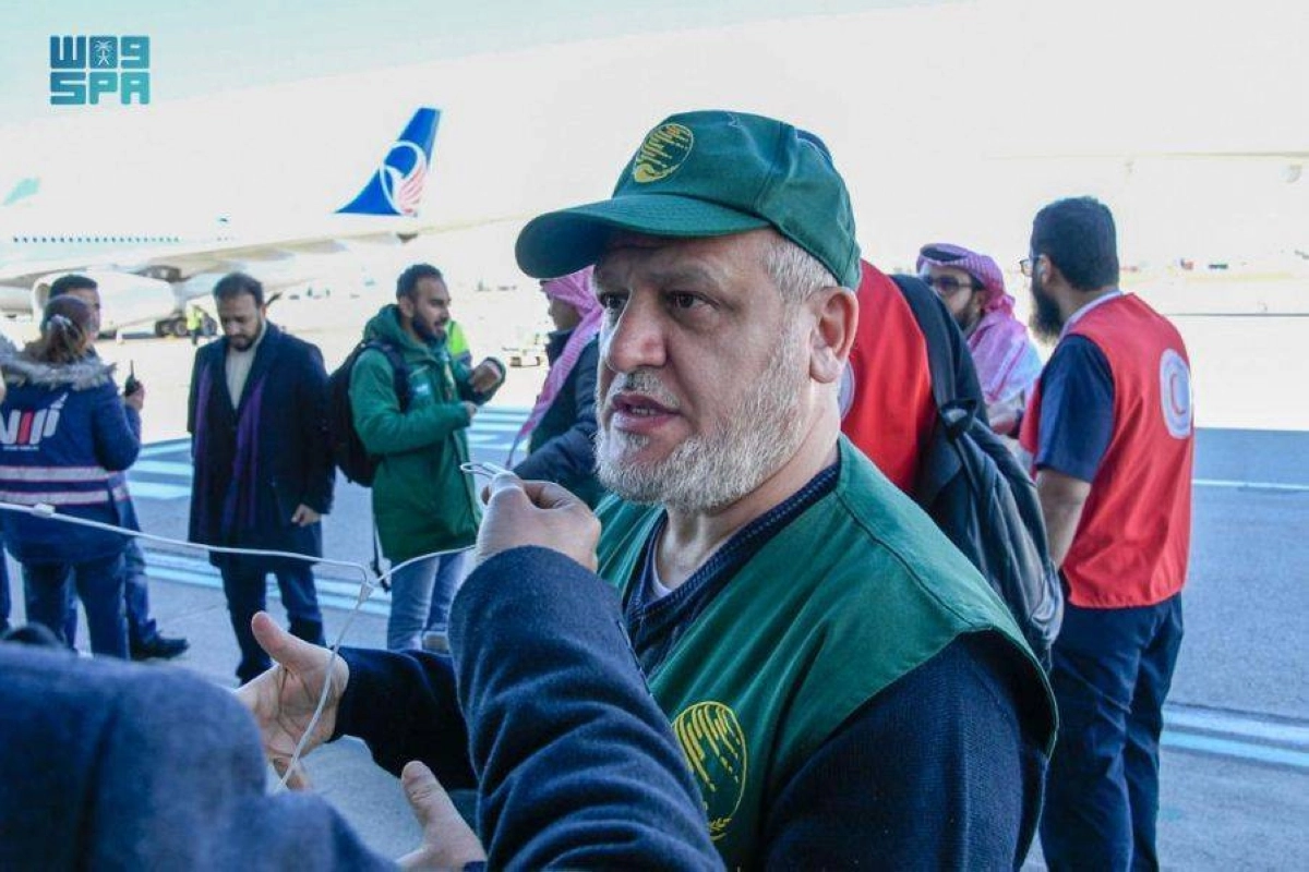 

قائد الفريق الإغاثي السعودي لدى وصوله