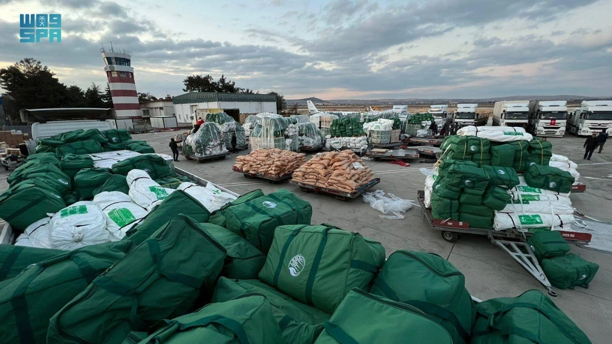  المواد الاغاثية السعودية في مطار غازي عنتاب (مكة)