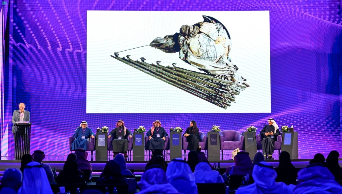 متحدثون في احدى الجلسات (مكة)