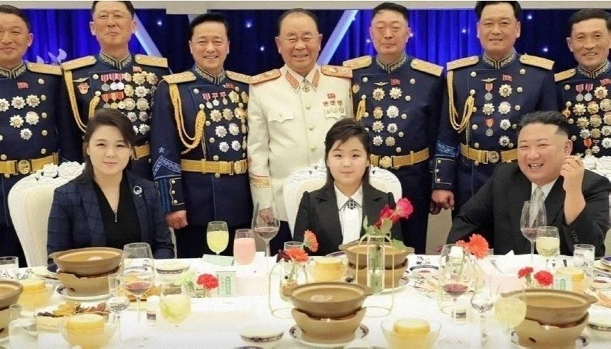 

كيم جونغ أون وزوجته وابنته                                                                         (مكة)