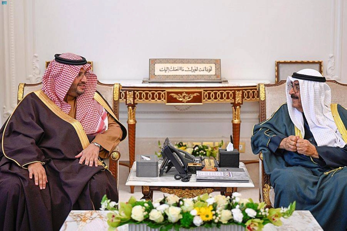 

ولي العهد الكويتي لدى استقباله الأمير تركي بن محمد                  (واس)