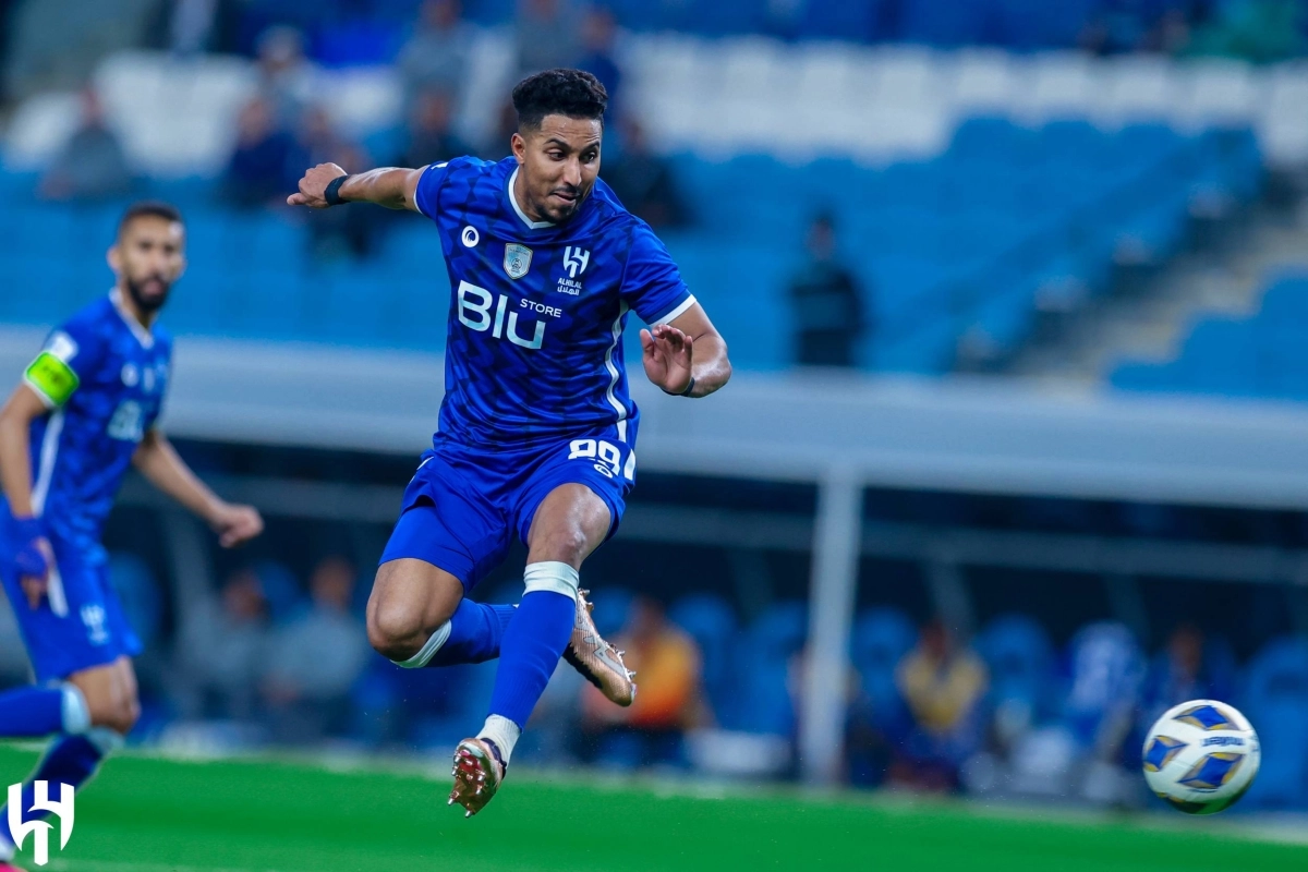 

سالم الدوسري يمرر كرة الهدف الثالث