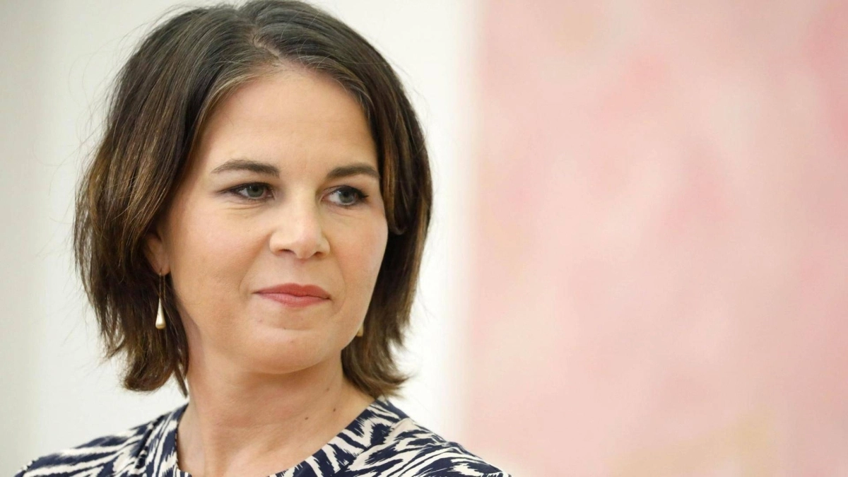 

أنالينا بيربوك