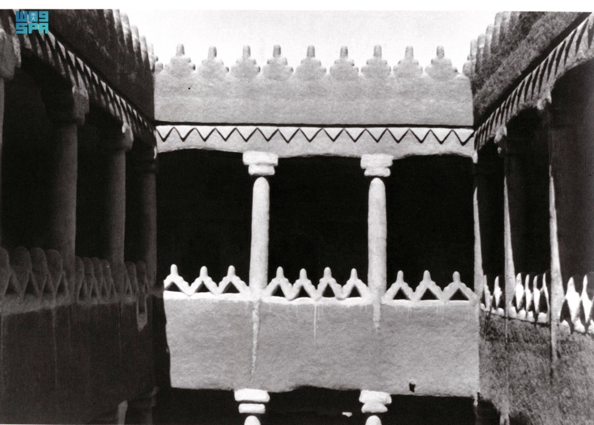 زخارف منحونة في احد البيوت من الداخل (مكة)