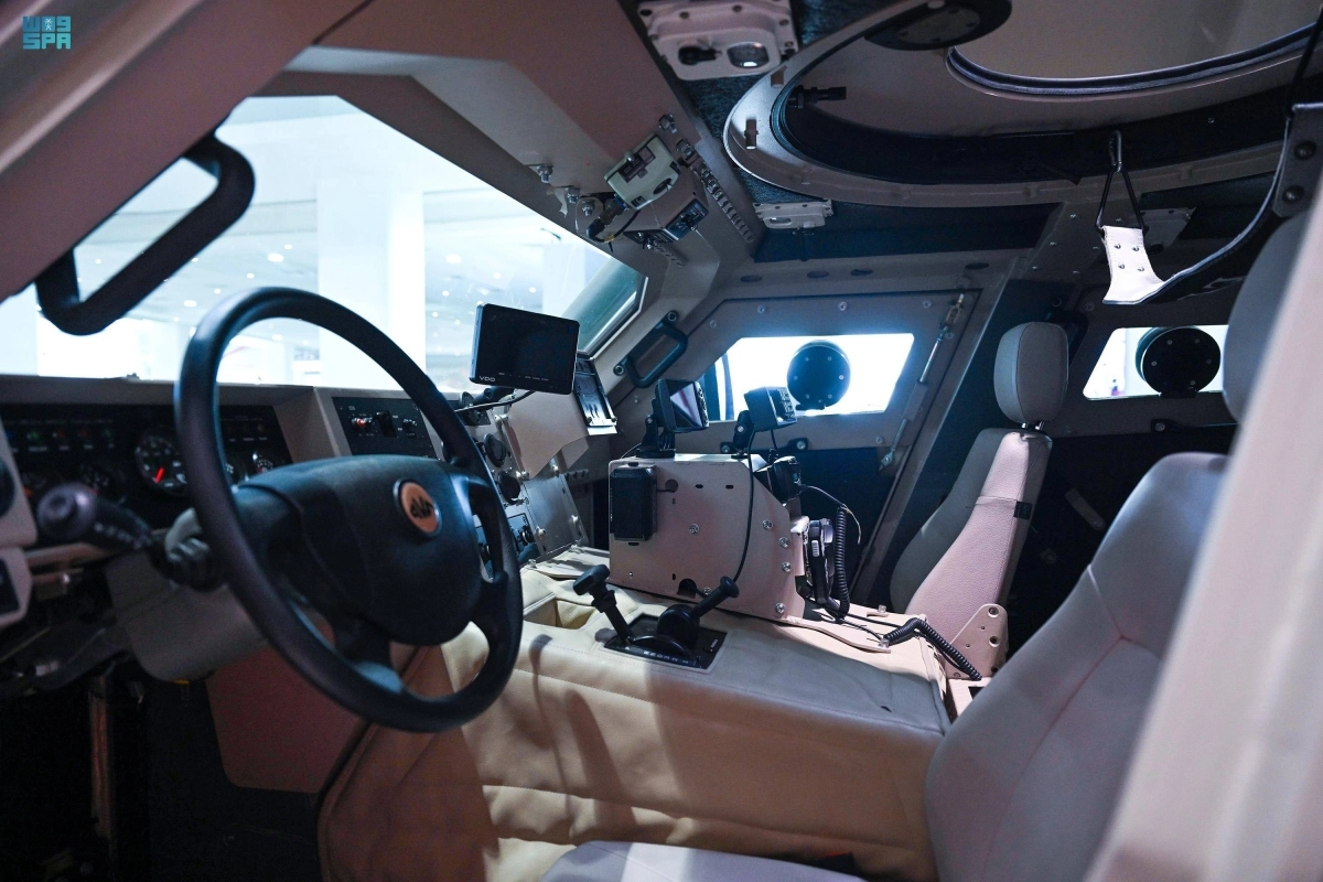 

المدرعة السعودية من الداخل                       (مكة)