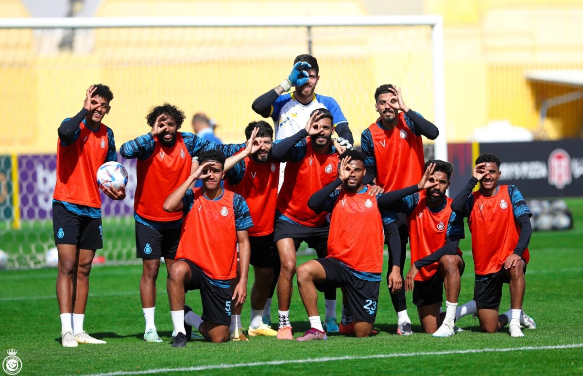 

لاعبو النصر بعد المناورة التدريبية
