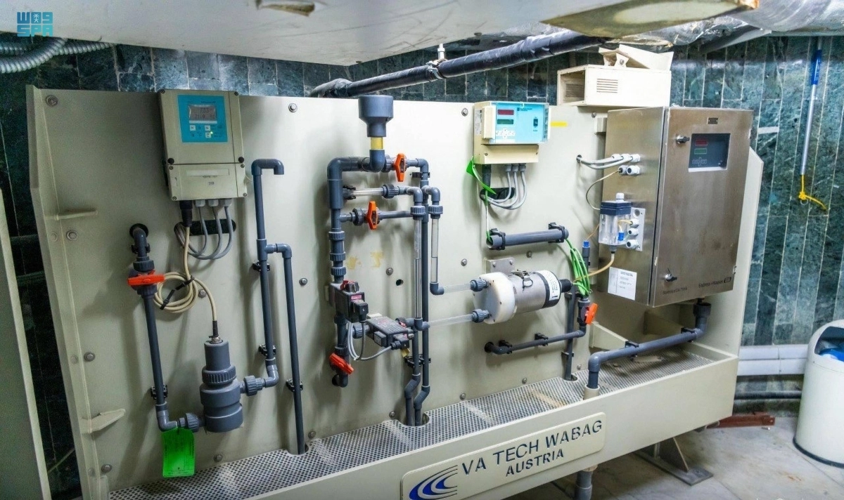 

تقنيات عالمية لضمان نقاوة زمزم                      (مكة)