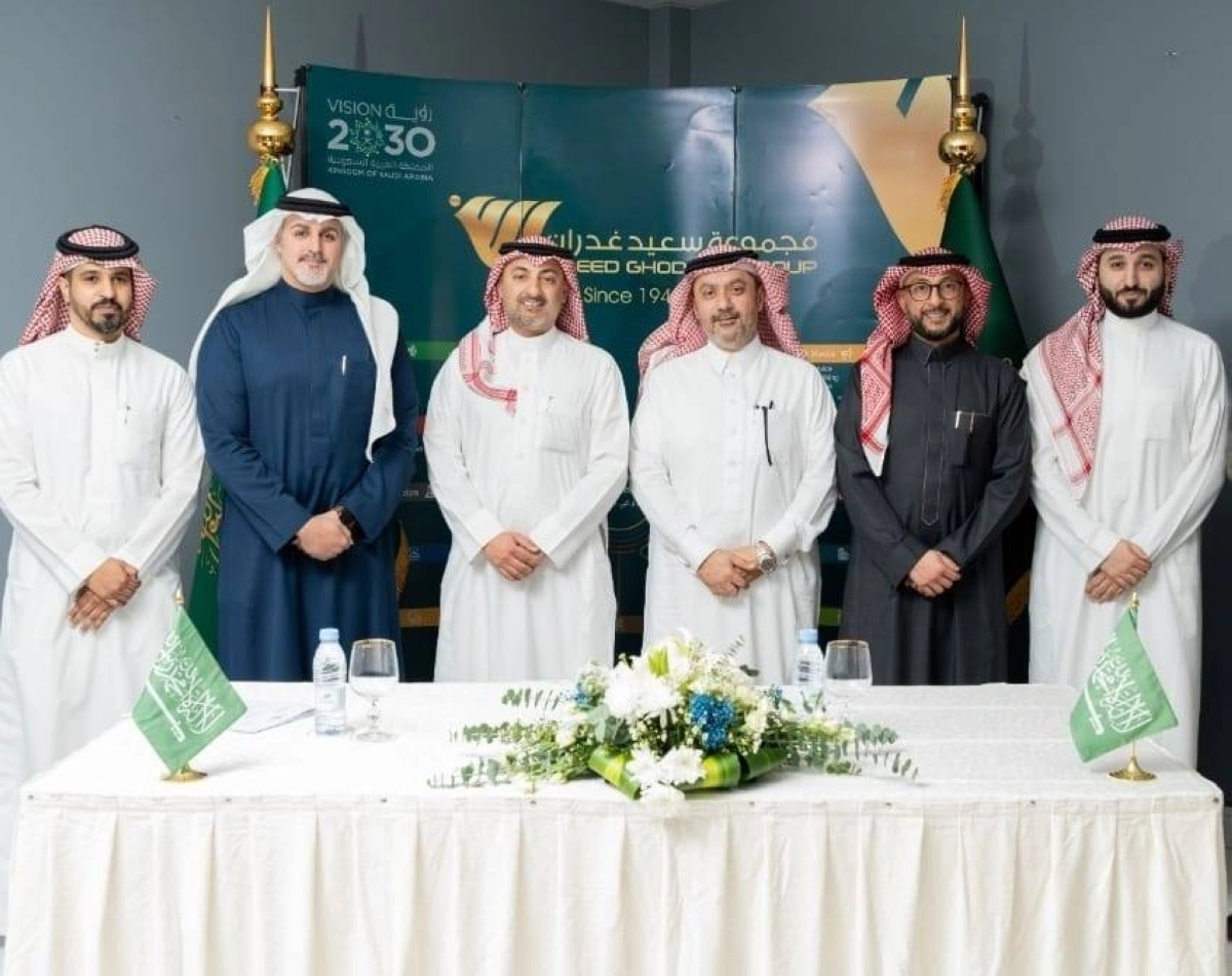 من اليمين: عمر اليعقوب مدير استخبارات سوق السلع في أراسكو- أحمد غدران نائب الرئيس بمجموعة غدران - خالد غندورة رئيس وحدة تجارة الحبوب في أراسكو - غدران سعيد رئيس مجلس الإدارة
فارس رستم الرئيس التنفيذي - مرتضى راضي المدير المالي
