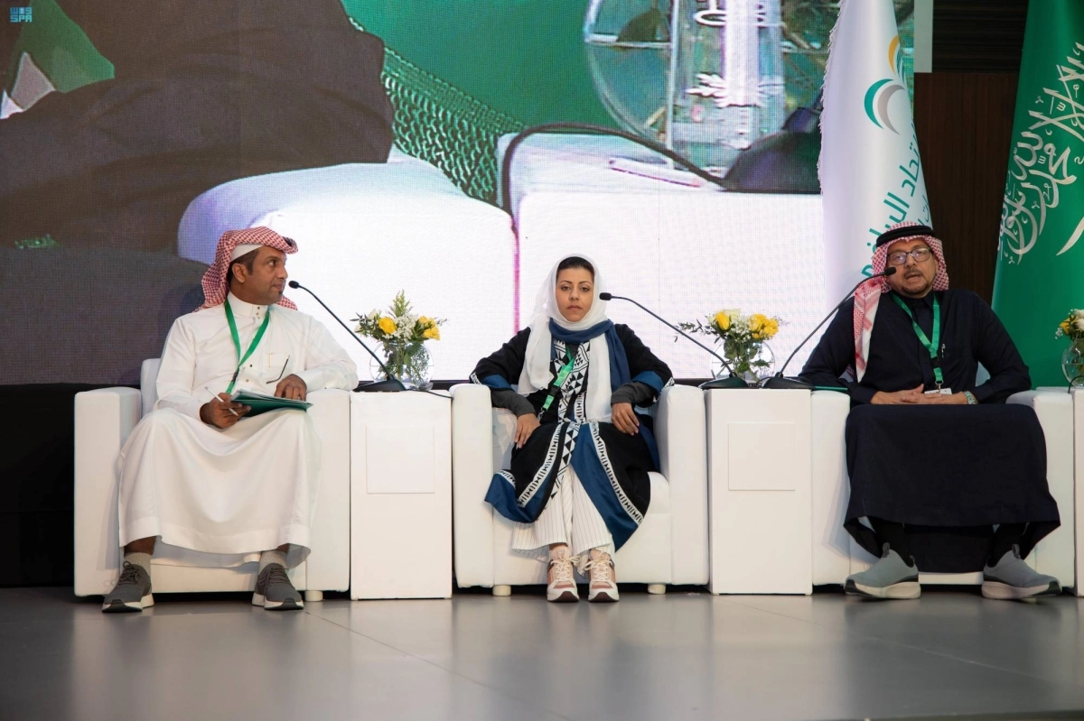 

من جلسات لقاء دور الرياضة الجامعية                                                                               (مكة)