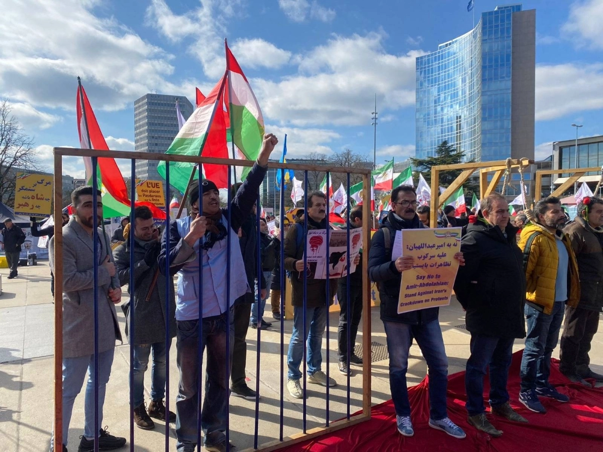 متظاهرون ايرانيون في أوروبا