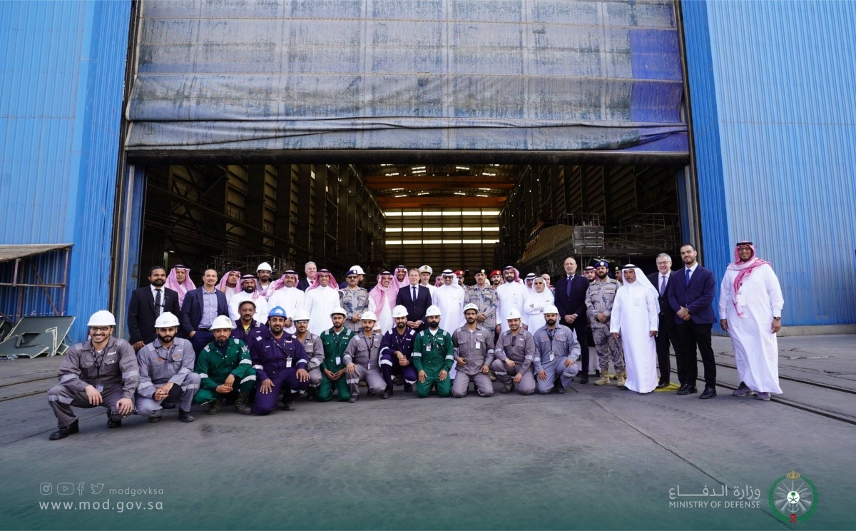 صورة جماعية مع ايستلام الدفعة الاخيرة من الزوارق (مكة)