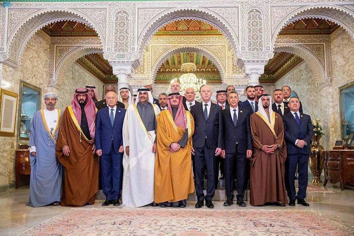 

الرئيس التونسي يتوسط وزراء الداخلية العرب                                         (واس)