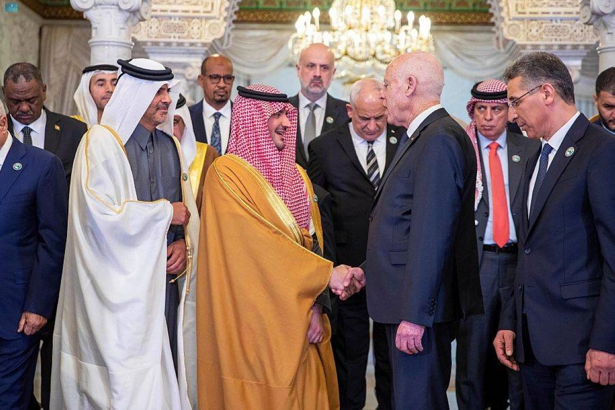 الرئيس التونسي يرحب بوزير الداخلية عبد العزيز بن سعود