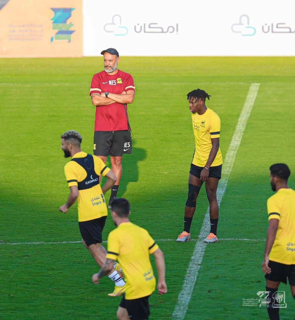 

نانو سانتو يتابع استعدادات العميد