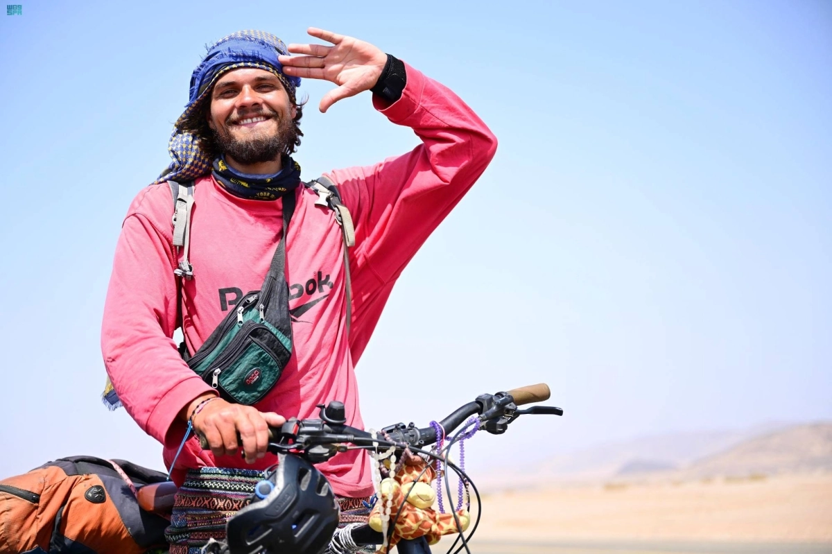 جان روسي متجولا بدراجته (مكة) 