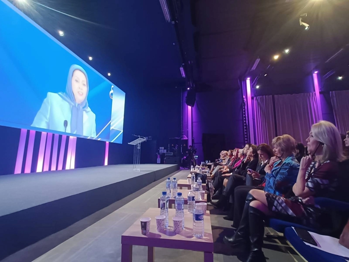 

مريم رجوي تتحدث أمام المؤتمر