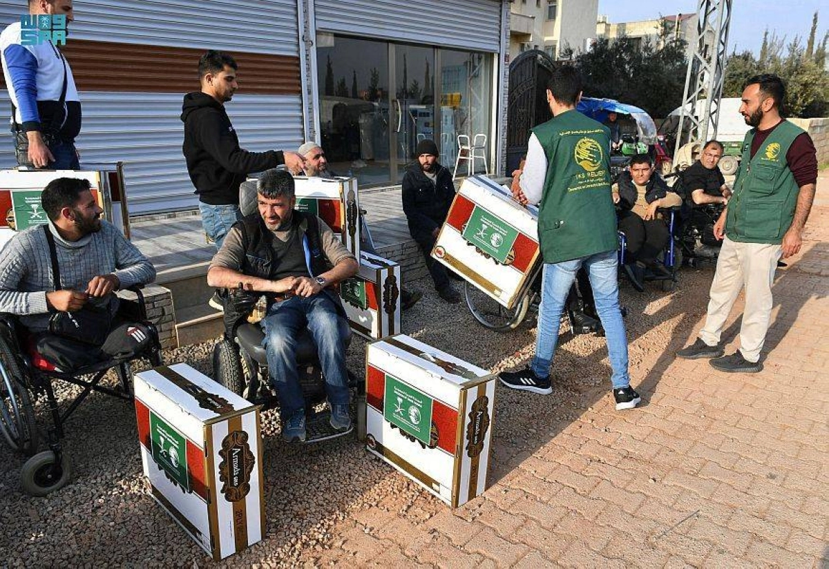 

توزيع السلال الغذائية في تركيا                                     (واس)