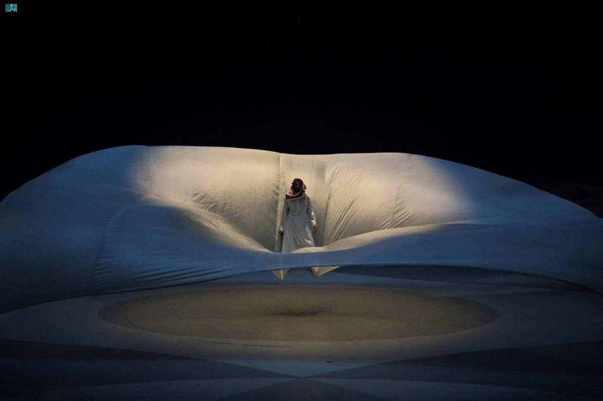 من العرض المسرحي (مكة)