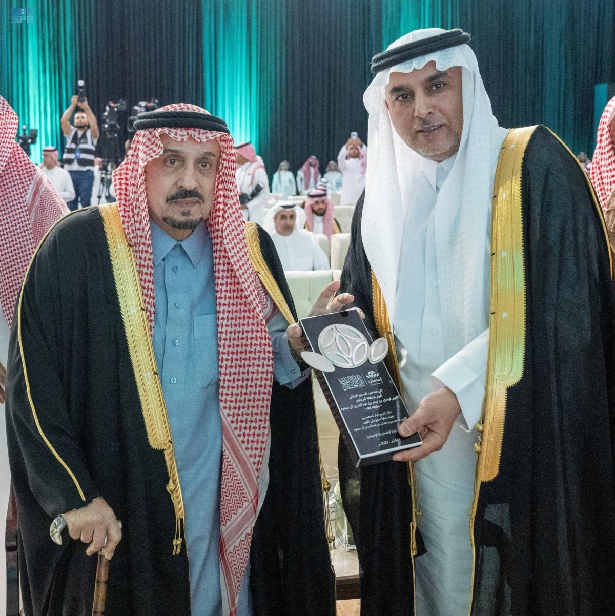 

فيصل بن بندر خلال تكريم المتبرعين          (واس)