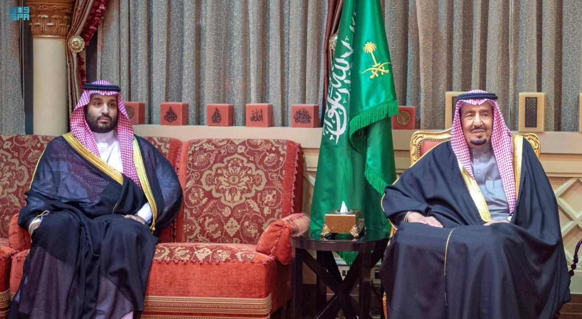 خادم الحرمين لدى استقباله الوزيرين بحضور ولي العهد                                          (واس)