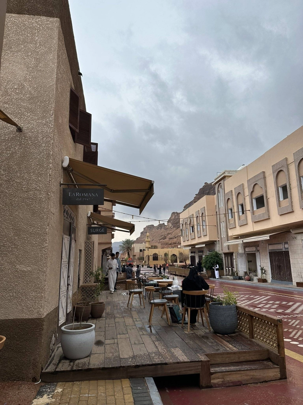 احد شوارع البلدة القديمة بالعلا