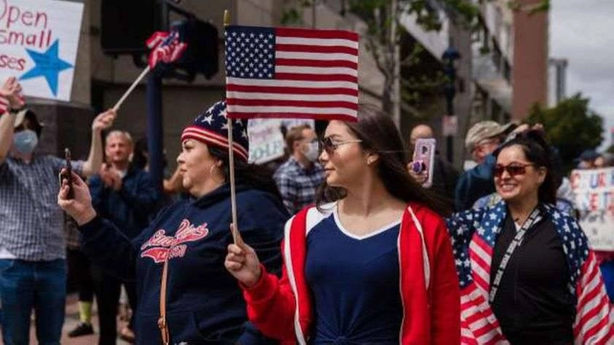 

مواطنون أمريكيون يبحثون عن الحرية                                            (مكة)