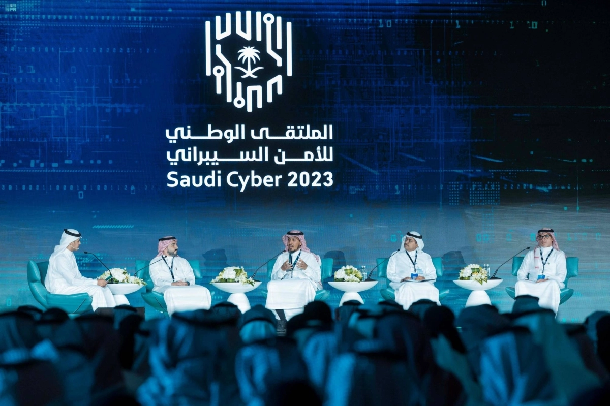 

متحدثون في الملتقى الوطني                                            (مكة)