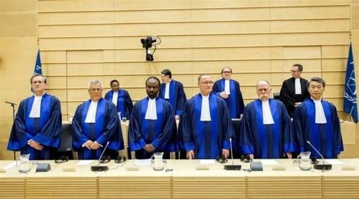 

قضاة المحكمة الدولية في لاهاي                                             (مكة)