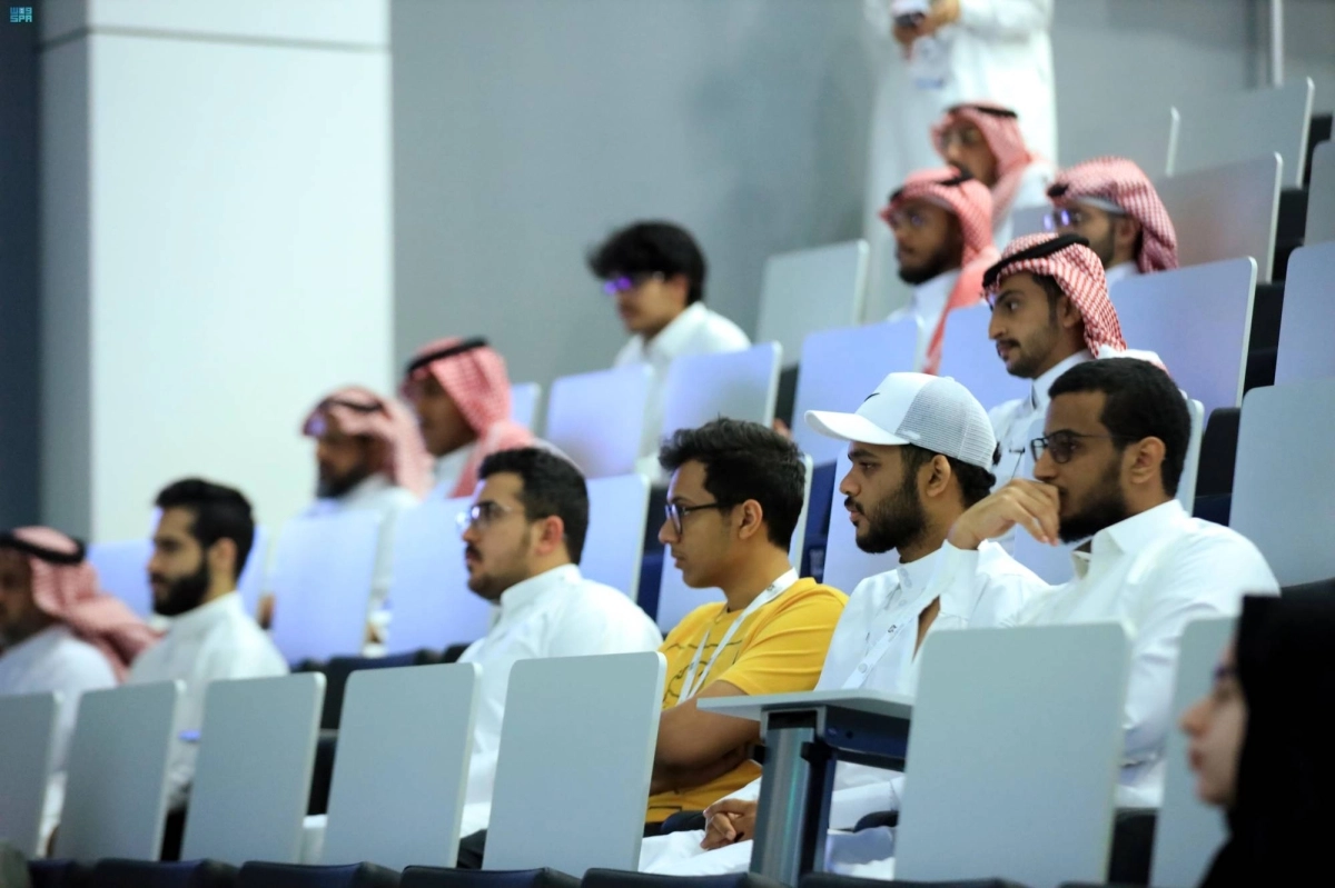 طلاب مشاركون في هاكثون المسؤولية المجتمعية (مكة)  