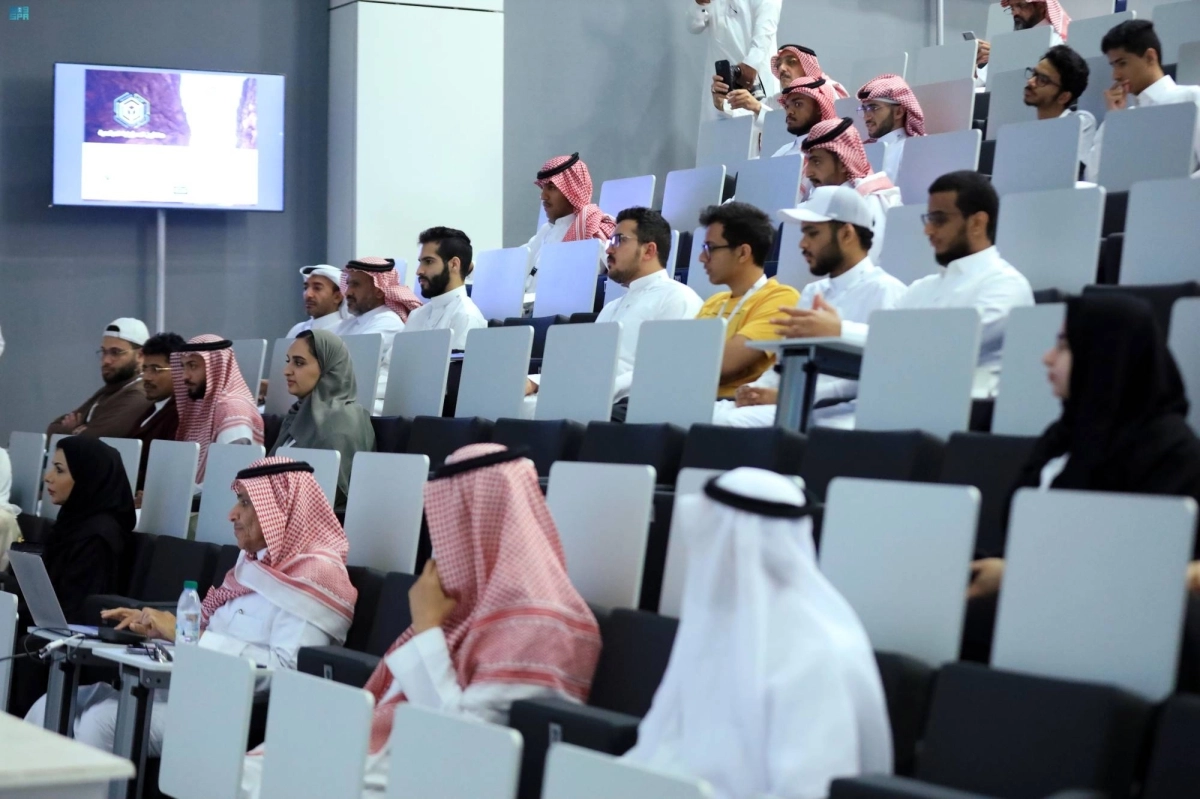 طلاب مشاركون في هاكثون المسؤولية المجتمعية (مكة)  