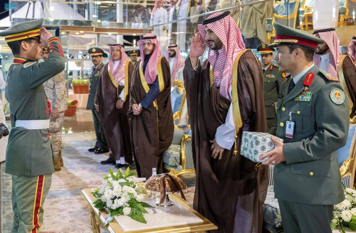 

خالد بن سلمان خلال حفل التخريج                                                                (مكة)