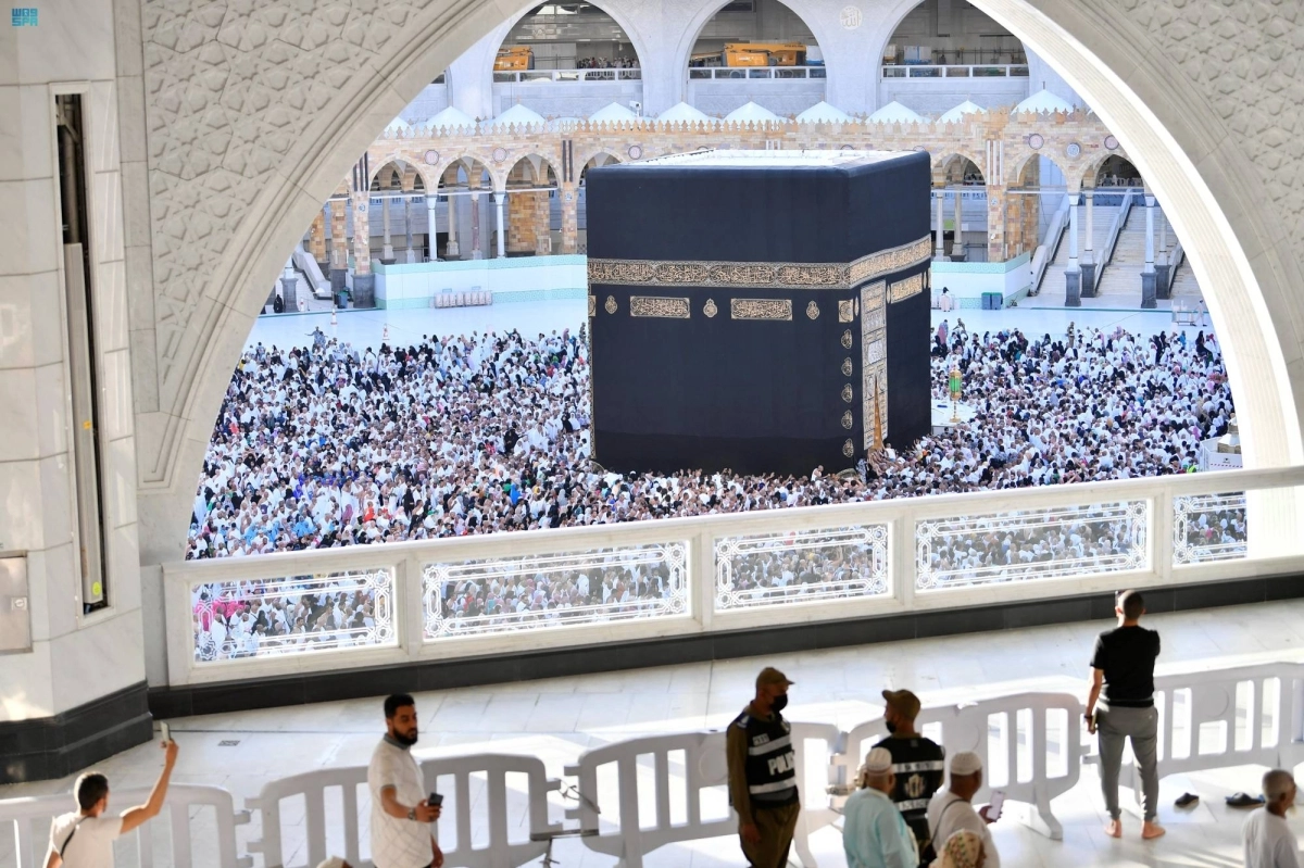 

 صحن المطاف                                                             (مكة)