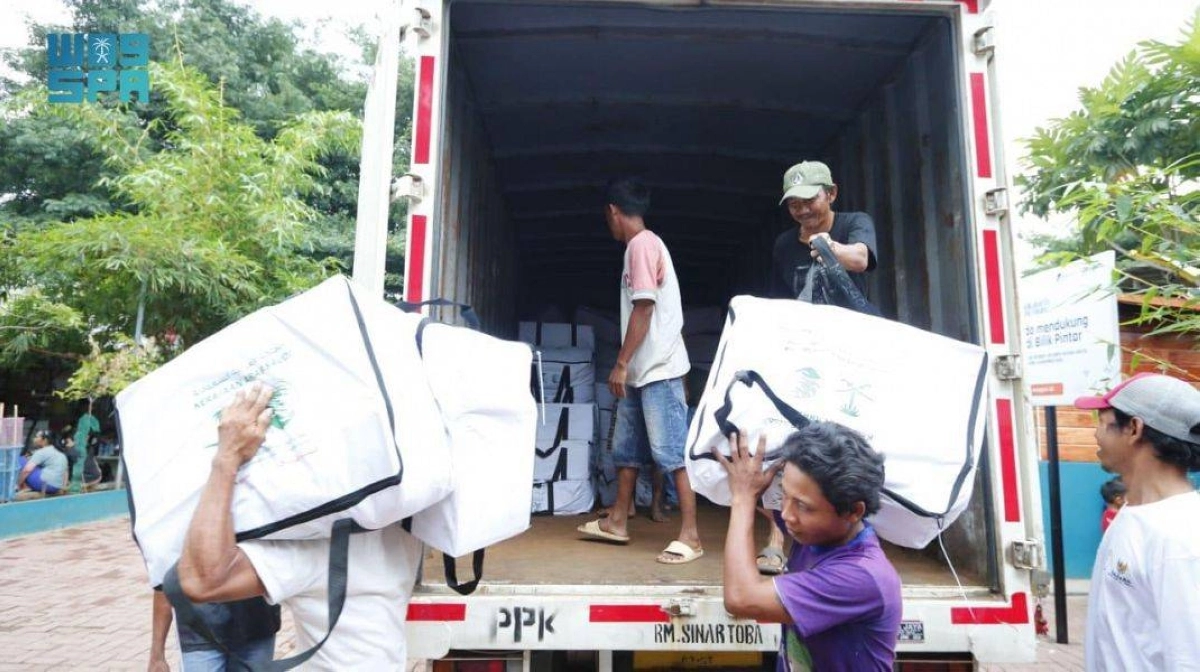 

حقائب الإغاثة السعودية في إندونيسيا   (واس)