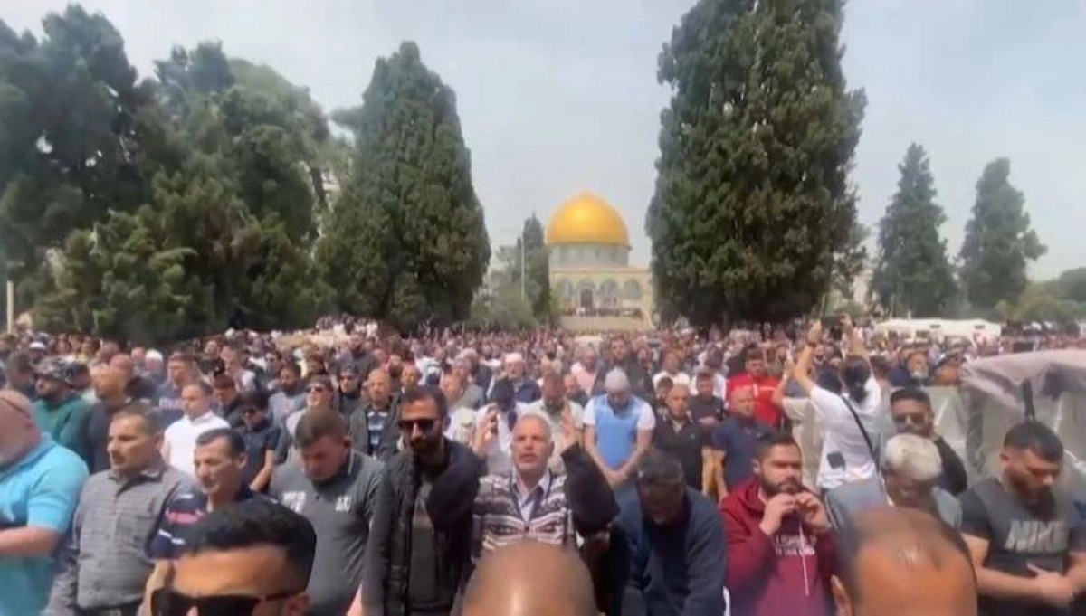 

صلاة التراويح في الأقصى                                                                              (مكة)