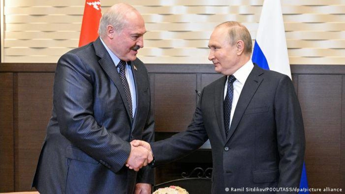 

بوتين ورئيس بيلاروسيا ألكسندر لوكاشينكو                                    (مكة)