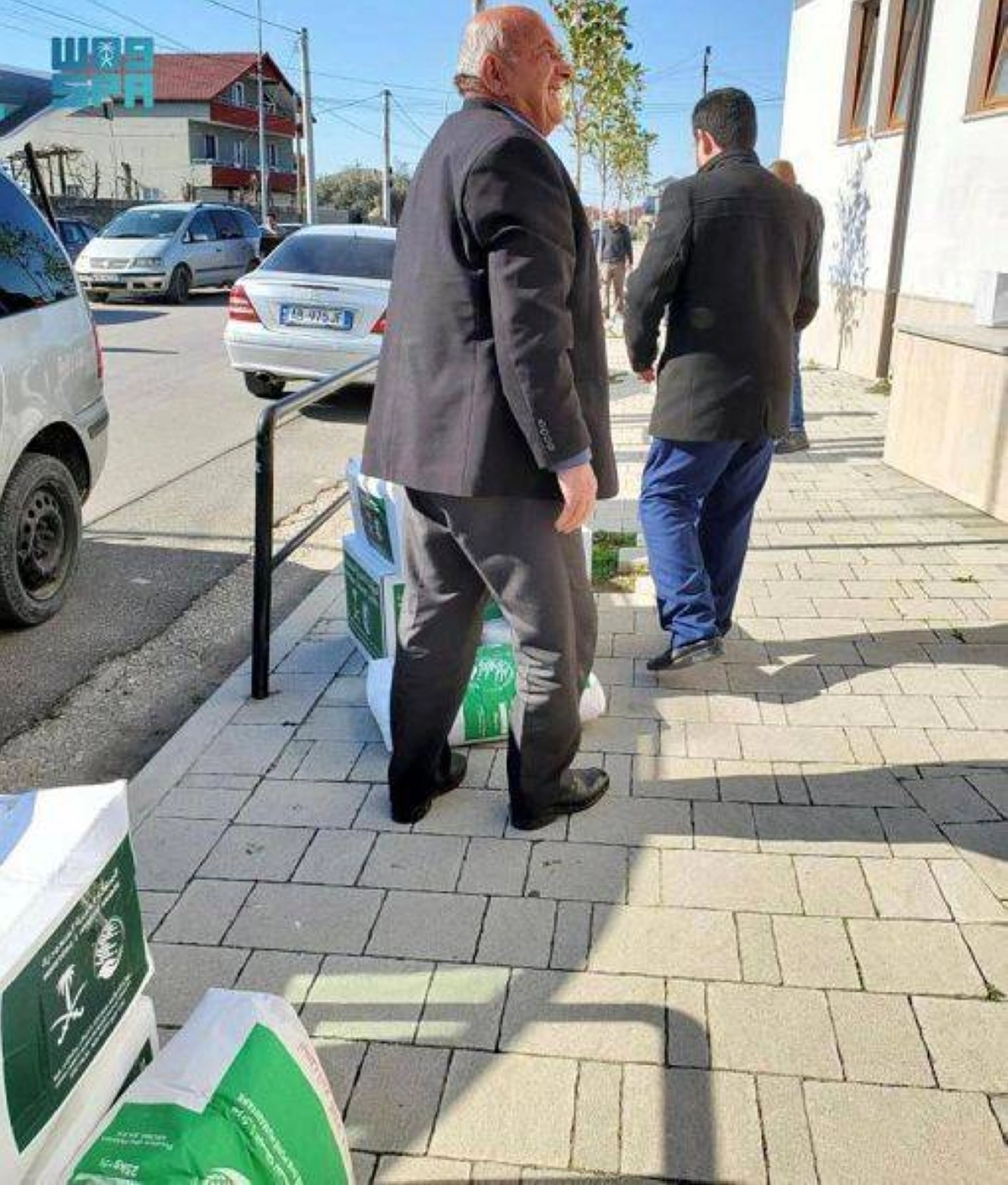 

من توزيع السلال في ألبانيا