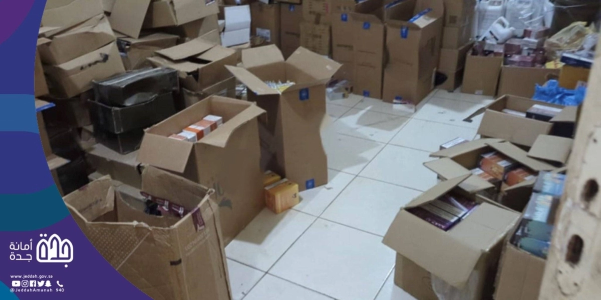 

التبغ والمعسلات داخل سكن العمال                              (مكة)