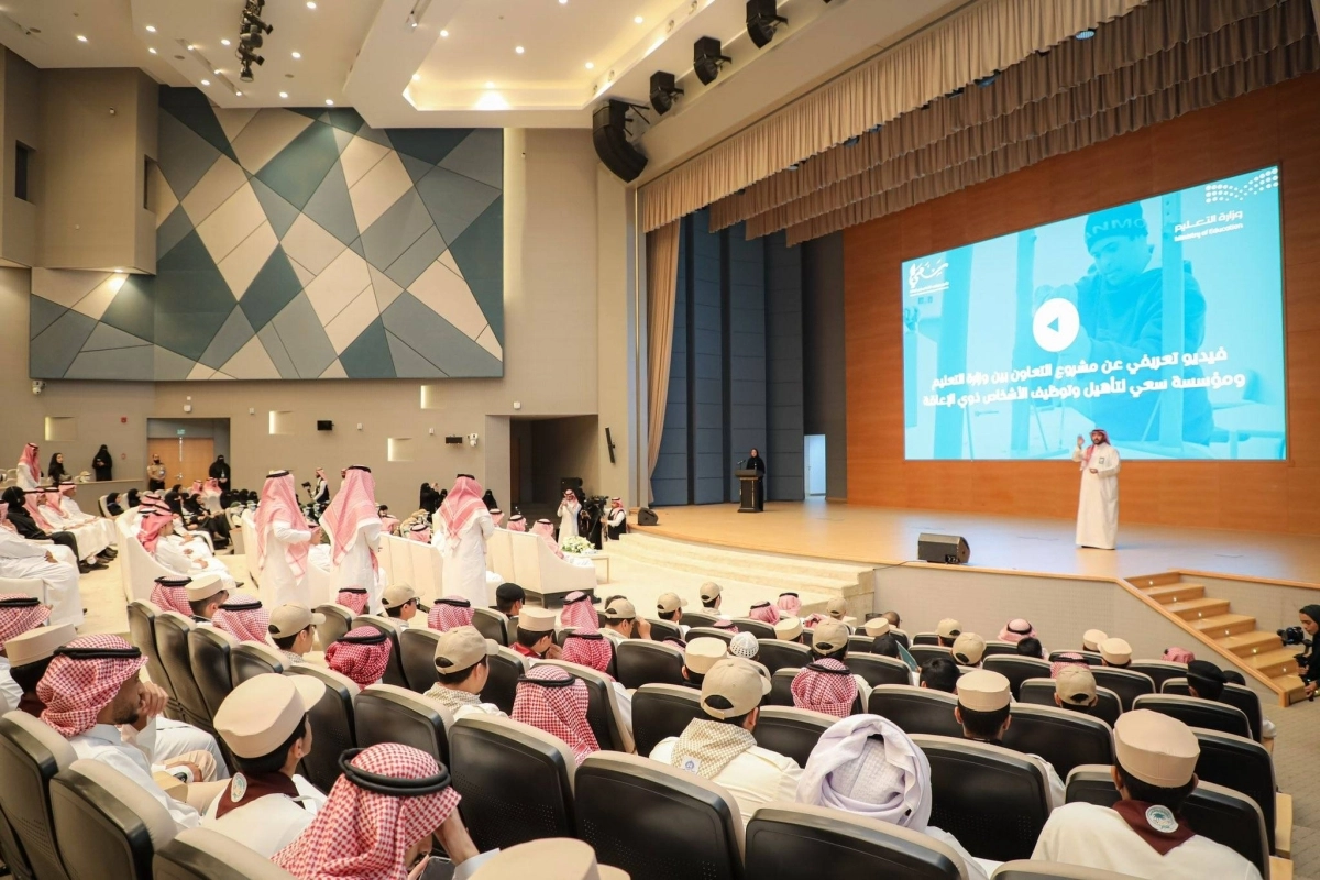 من حفل توقيع عقود التوظيف