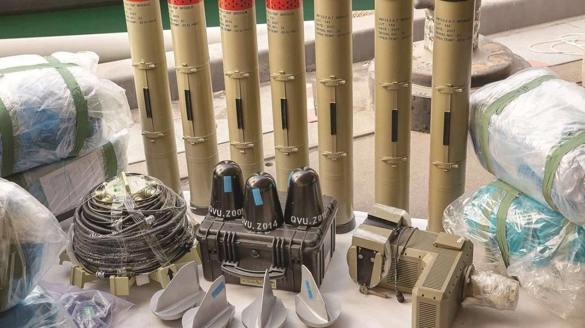 

أسلحة تمت مصادرتها قبل وصولها للحوثيين                     (مكة)